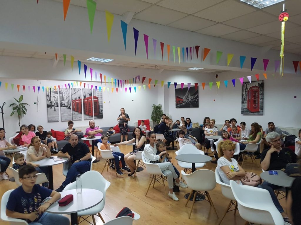 Ce diferențiază un curs de engleză obișnuit de unul valoros? Răspunsul se regăsește în metoda English Kids Academy 2 Ce diferențiază un curs de engleză obișnuit de unul valoros? Răspunsul se regăsește în metoda English Kids Academy
