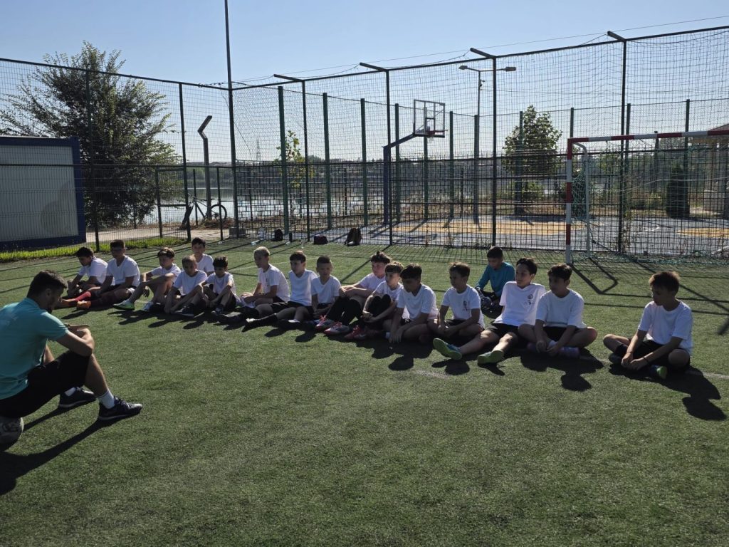 Cum antrenează Alin Florea grupa 2013–2015 la ACS Unirea Dobroești pentru succes pe termen lung